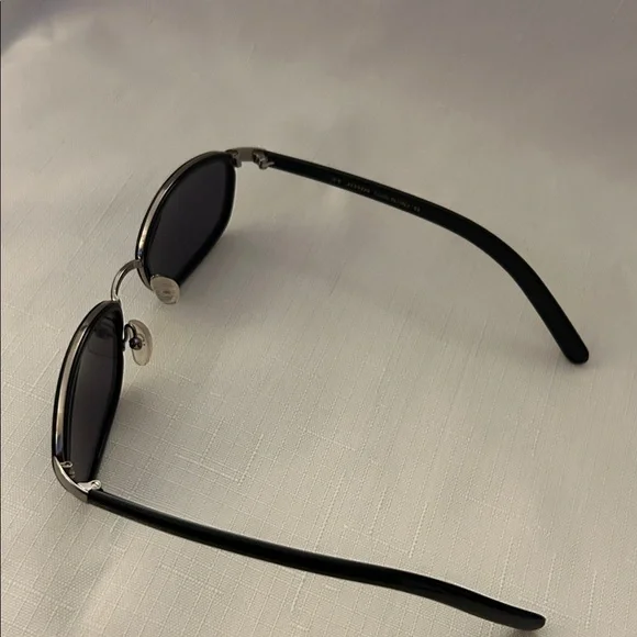 St John S-527 Stylish Black Sunglasses. New - Picture 5 of 6